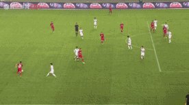 1665231937598047663.gif 4进球.gif